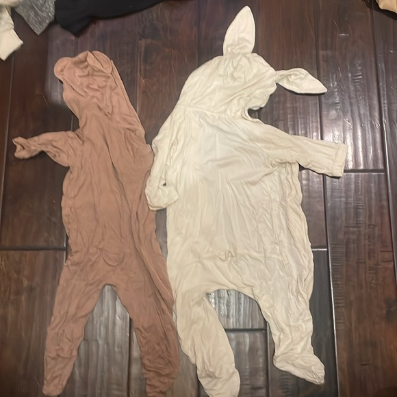 Kate Quinn bamboo onesie - Picture 2 of 4